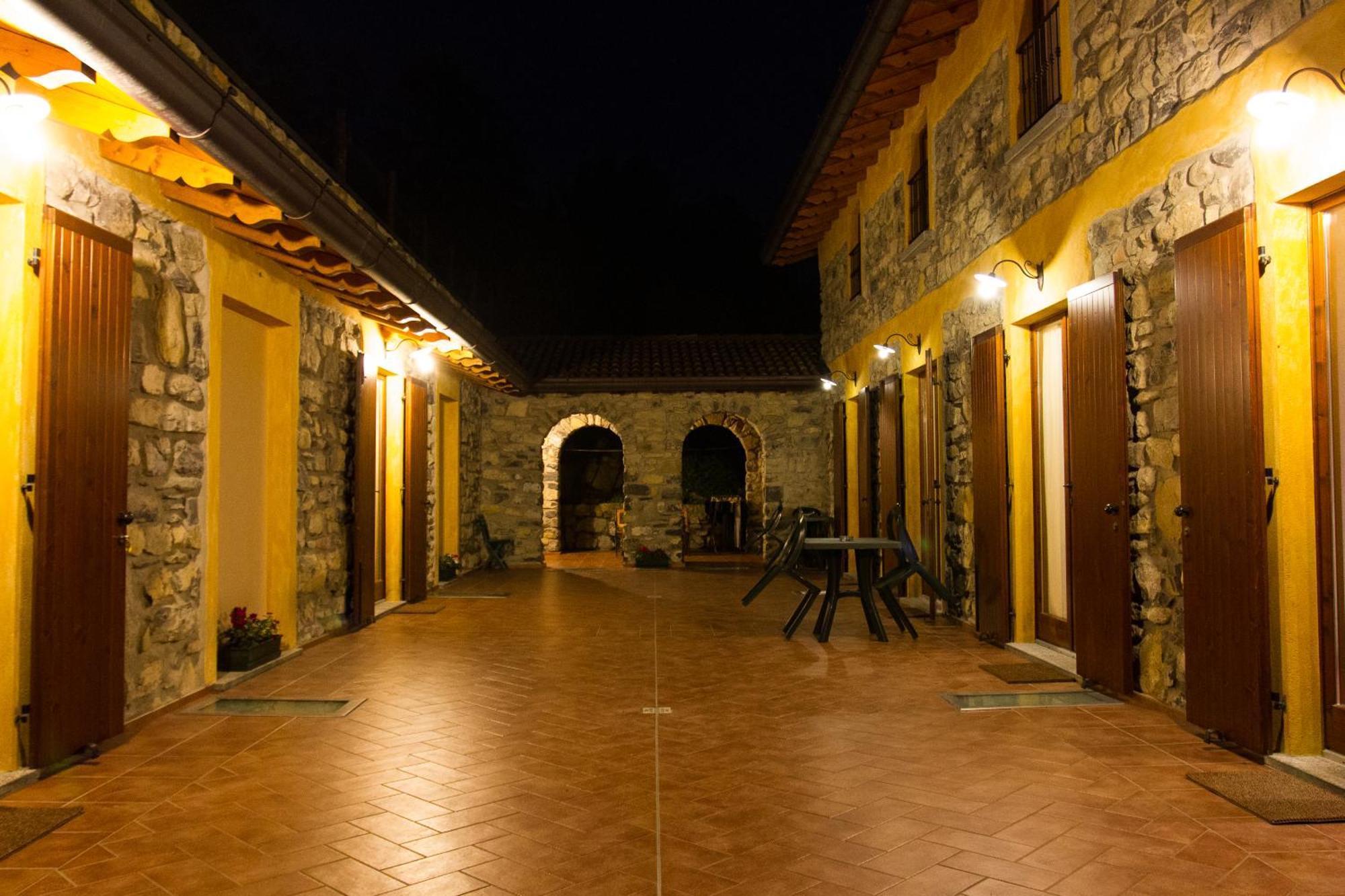 Agriturismo Il Talento Nella Quiete Castiglione dʼIntelvi Exterior foto