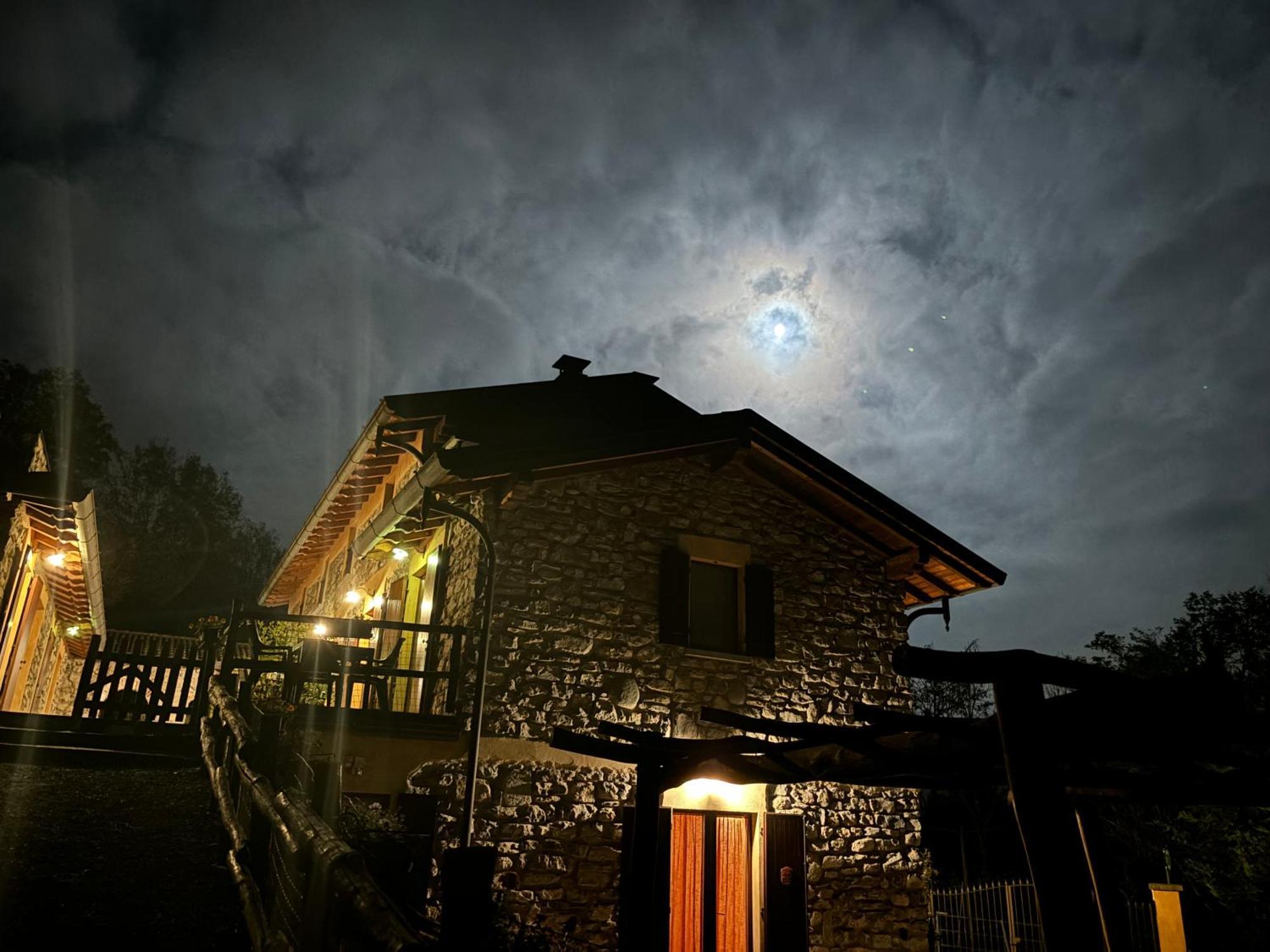 Agriturismo Il Talento Nella Quiete Castiglione dʼIntelvi Exterior foto